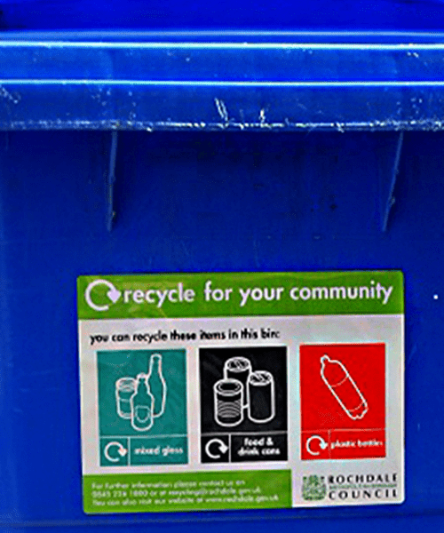 Self-adhesive recycling self-adhesive label on bin